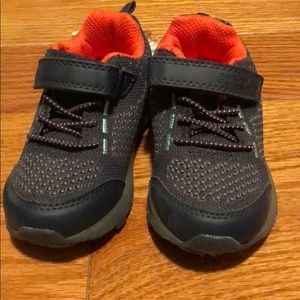 NEW Size 7 Carter's sneakers that light up